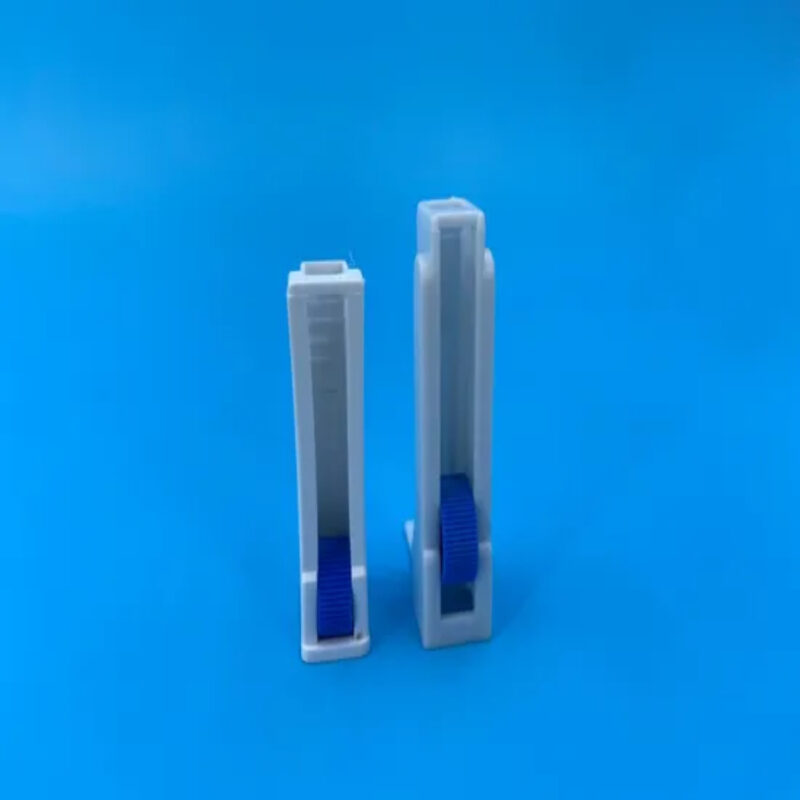Professional Flow Regulator Roller Clamp IV Infusion Set - Image 2
