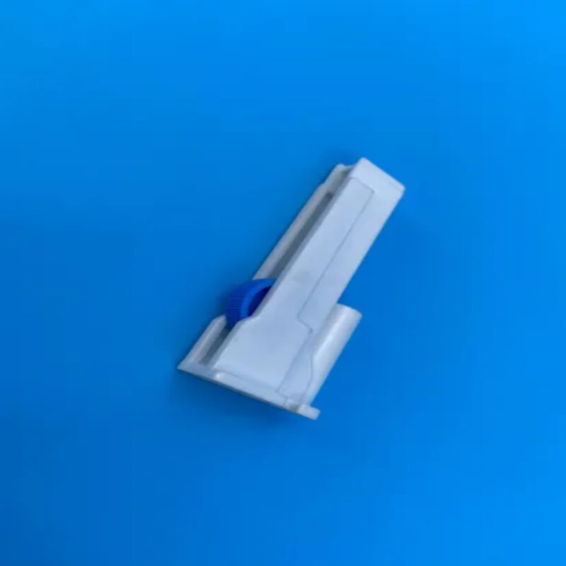 Professional Flow Regulator Roller Clamp IV Infusion Set - Image 4